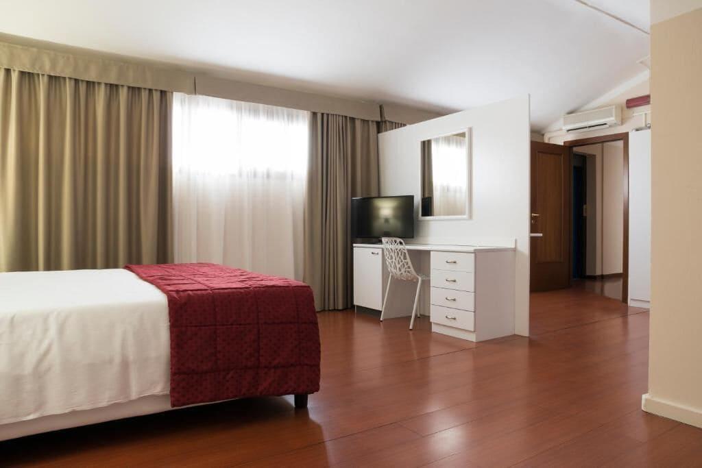 Tourist Hotel